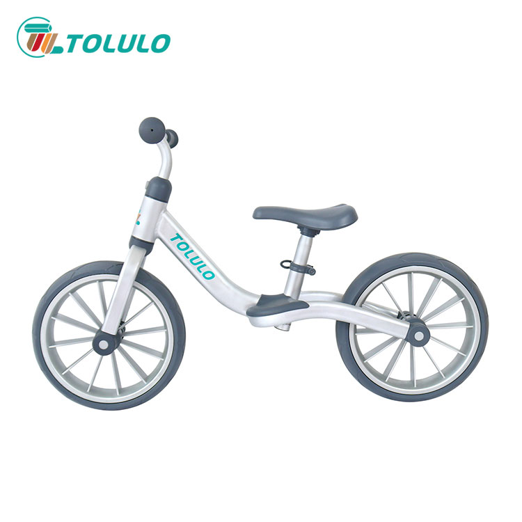 De ce părinții deștepți cumpără biciclete de echilibru pentru copiii lor?